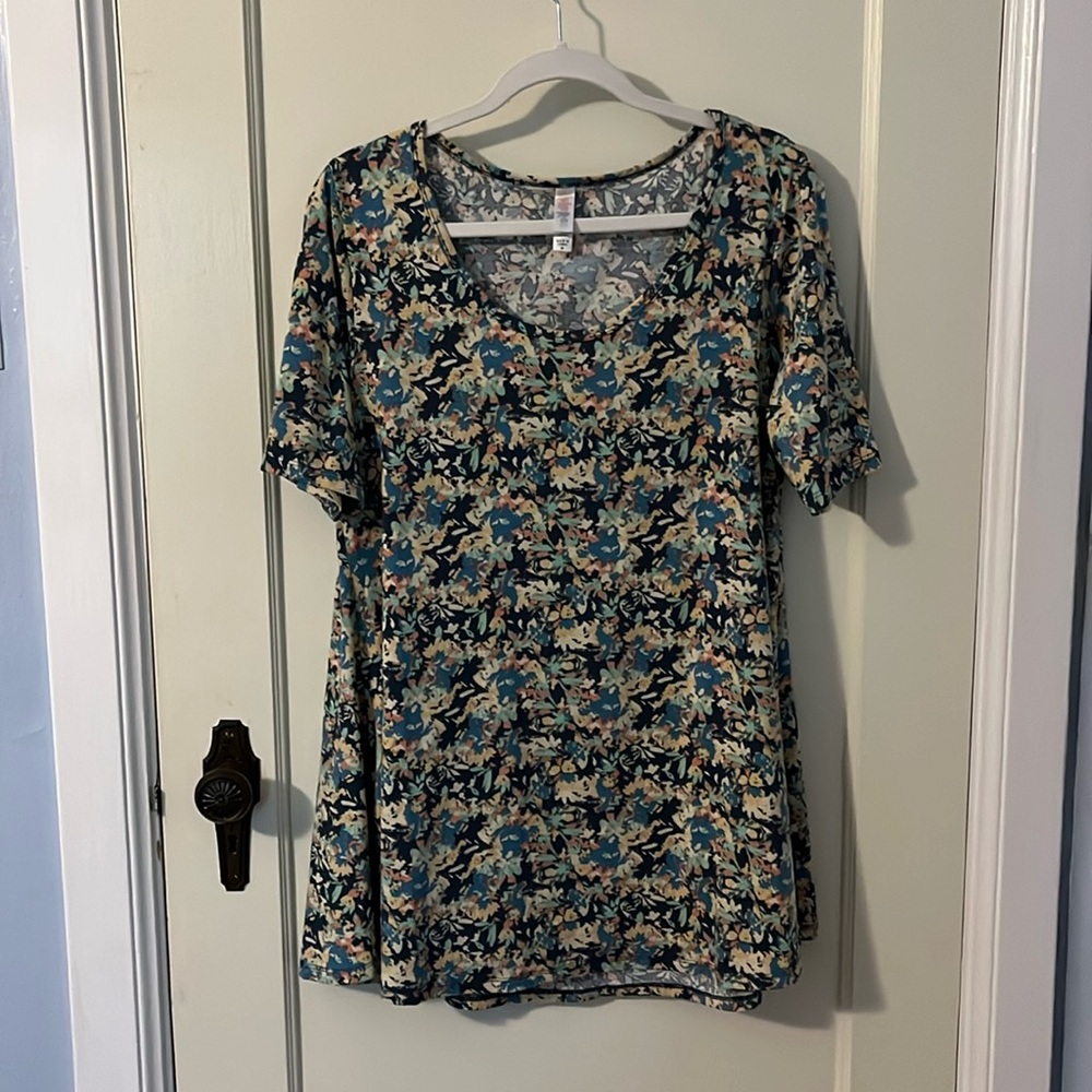 LuLaRoe Perfect T size M EUC